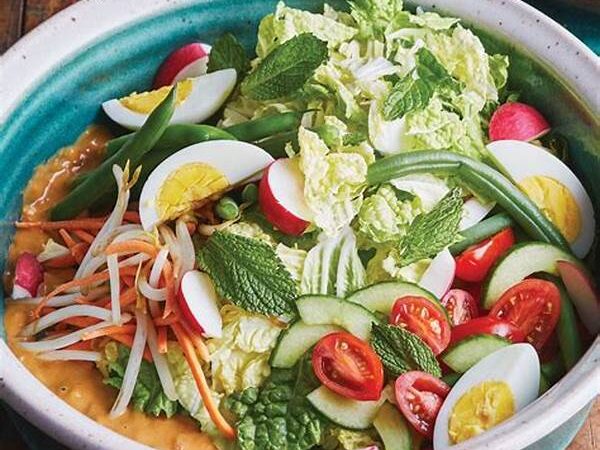 10-minute Salad With Indonesian Dressings
