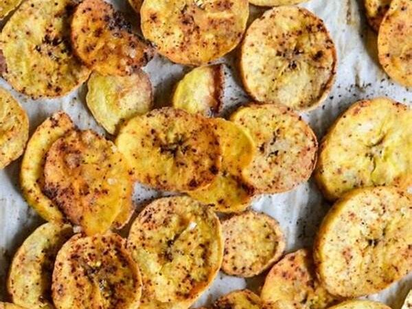 Quick Baked Plantain Chips With Chili