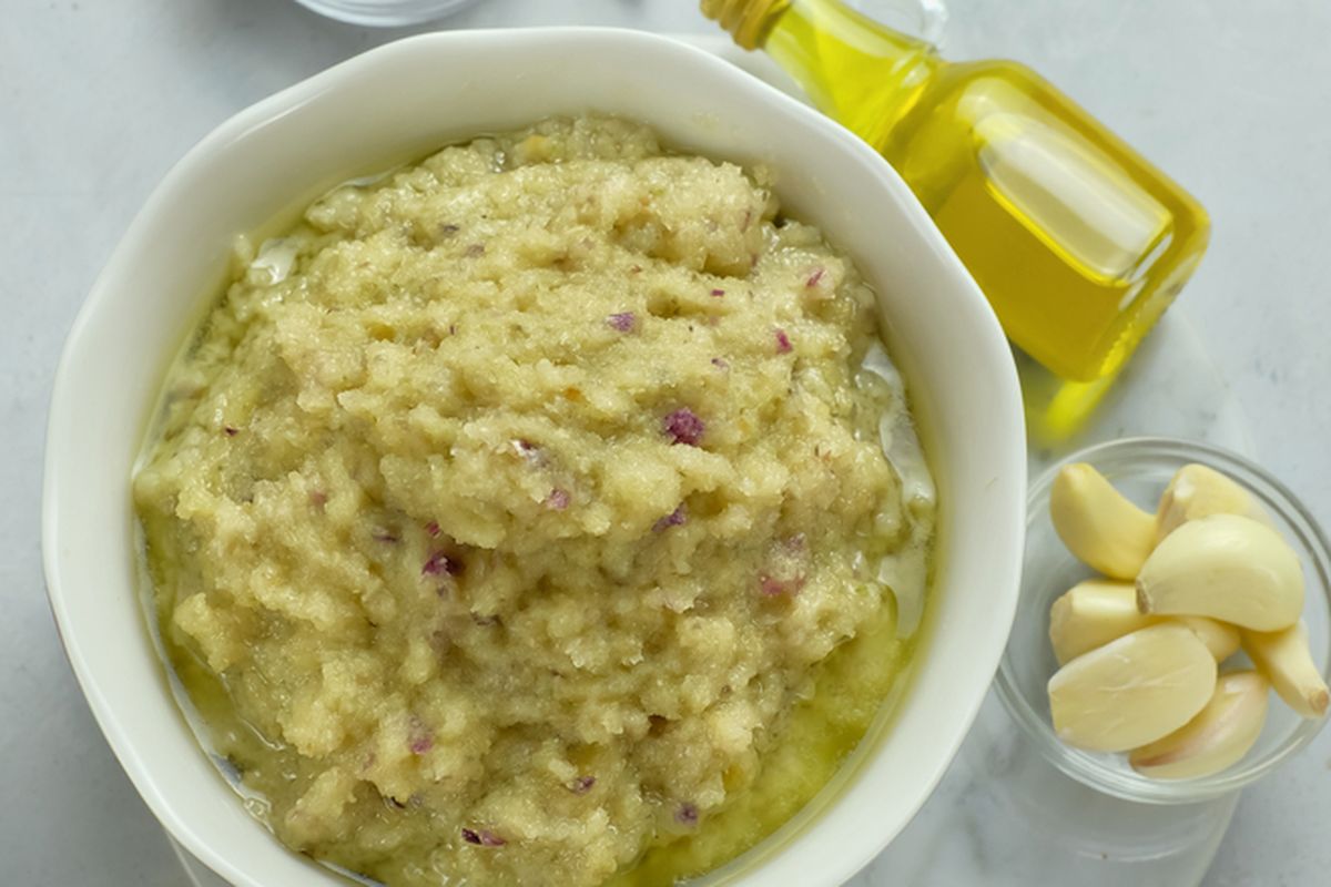 Mau Tahu Cara Buat Bumbu Dasar Putih yang Praktis dan Tahan Lama? Simak Disini!