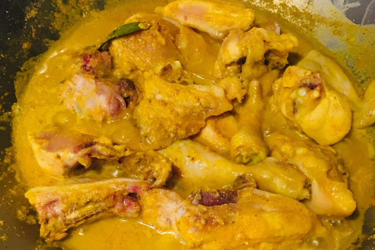 Masak Sekali, Goreng Berkali-kali? Ini Cara Simpan Ayam Ungkep yang Benar!